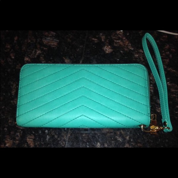 NWT~Bebe teal quilted patterned wallet~Tags not on - Picture 2 of 5